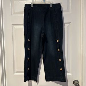 Women’s Soft Surroundings Dark Wash Wide Leg Crop Jean w/ Button Leg Accent - M